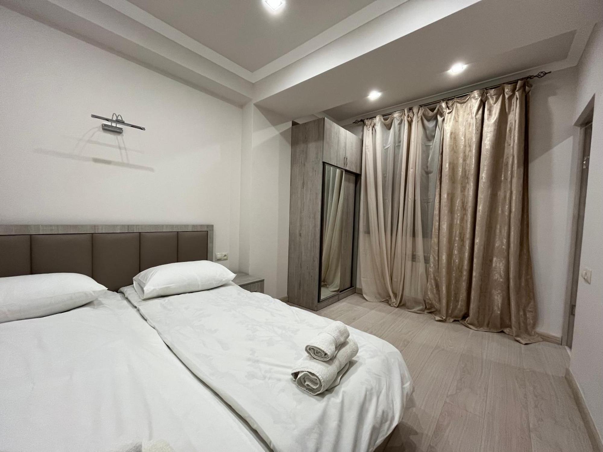 City Centre Apartment On Sakharov Square เยเรวาน ภายนอก รูปภาพ